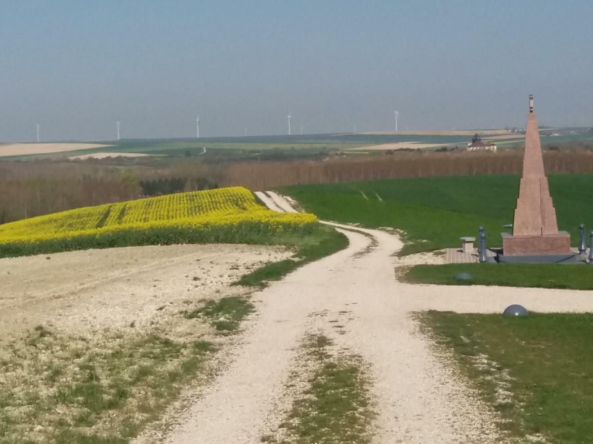 Ferme Du Mont Moret Leilighet Courdemanges Eksteriør bilde